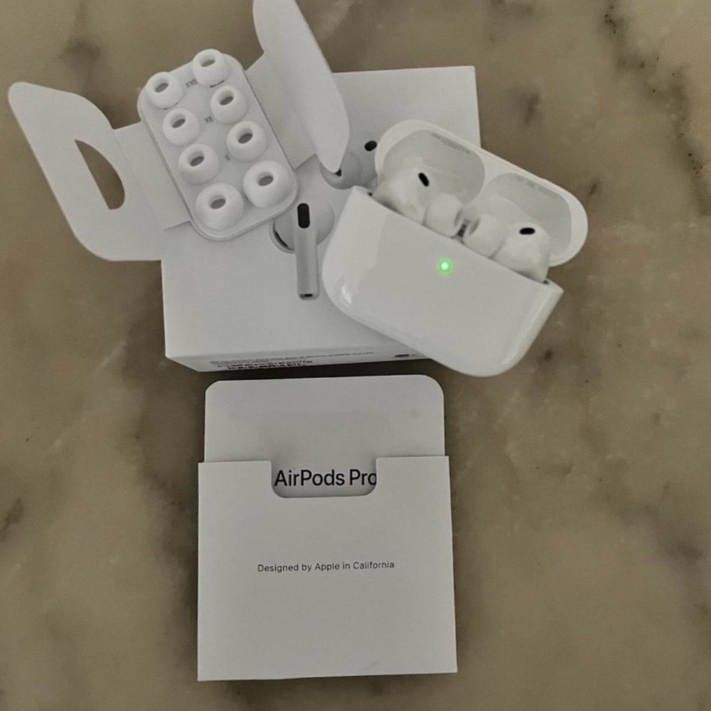 Apple AirPods Pro - Sleek White Design